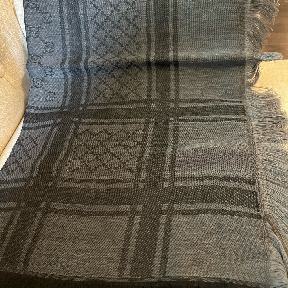 GUCCI SCARF/SHAWL